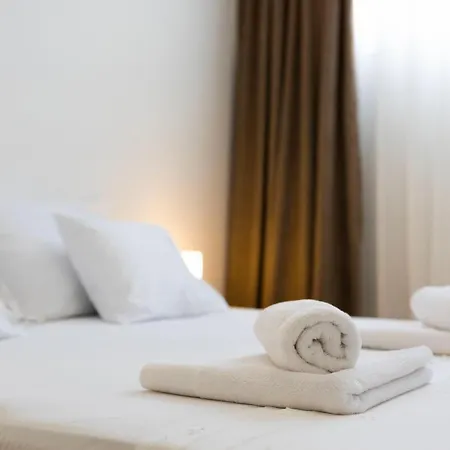 Saluti Near Old Town With Sea View&parking Apartament Split