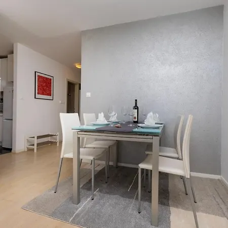 Saluti Near Old Town With Sea View&parking Apartment