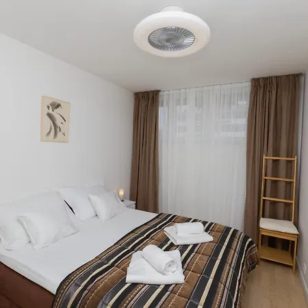 Apartment Saluti Near Old Town With Sea View&parking Split