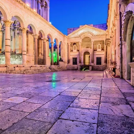 Saluti Near Old Town With Sea View&parking Split